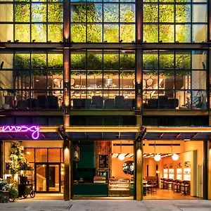 https://moxy-nyc-chelsea.us-newyorkcity.com